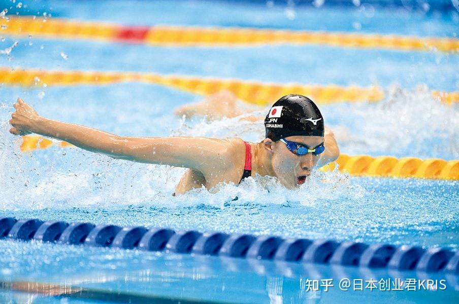热爱皆平等，河南球迷赛前在球场外声援阿奇姆彭